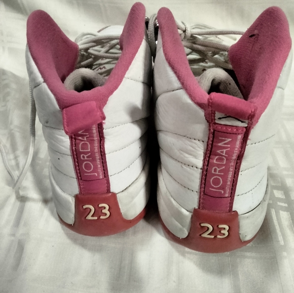 Pink and white Jordan retro 12 - Picture 3 of 3